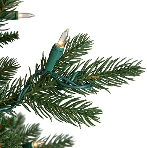 7 'עץ חג המולד המלאכותי של גרנדה לפני מואר, אורות ברורים