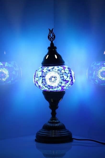 קפתן - מנורת שולחן פסיפס זכוכית פסיפס בעבודת יד טורקית - גווני מנורה מרוקאיים מותאמים אישית ייחודי