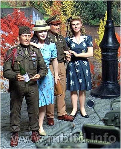 תיבת מאסטר 35014 1/35 חיילים אמריקאים ונשים אזרחיות, יום וי, 4 חלקים, 1945, דגם פלסטיק